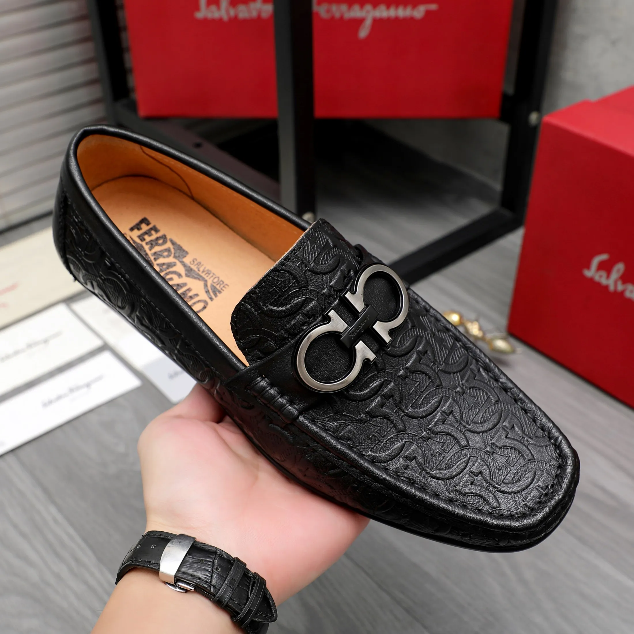 Men's shoes 💰380 Product trademark: Ferragamo "Ferragamo" casual slip-on shoes Regular size: 38-45 (45. Customized, non-returnable) Product materials: Selected embossed cowhide upper, pigskin lining, rubber outsole